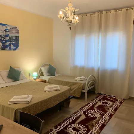 Venice Night فندق مبيت وإفطار ميستر